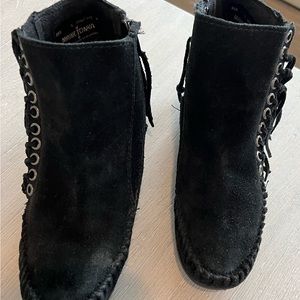 Minnetonka Southwestern Ankle Bootie Fringe Black Suede Leather Moccasins Sz 5